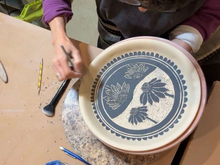Boston - drawing flowers with drawing a fish with sgraffito techniques Shot