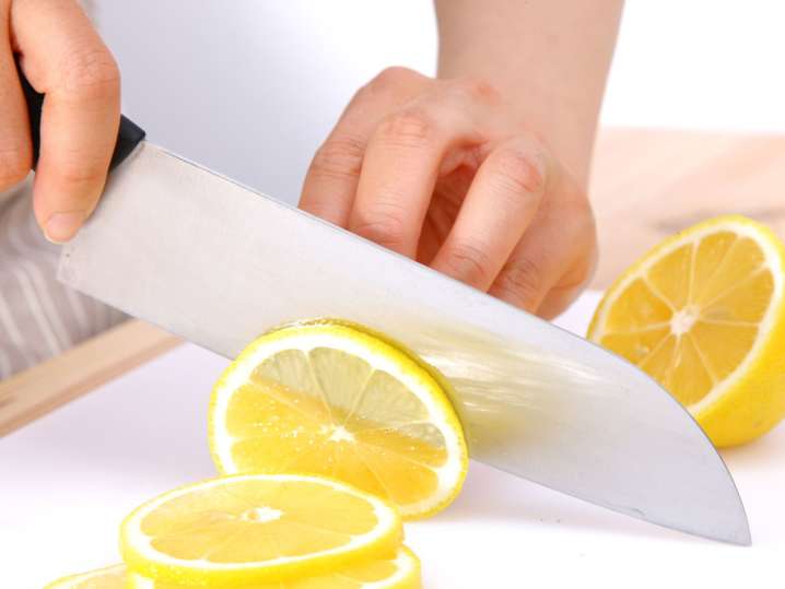 Palm Springs - cutting lemon Shot