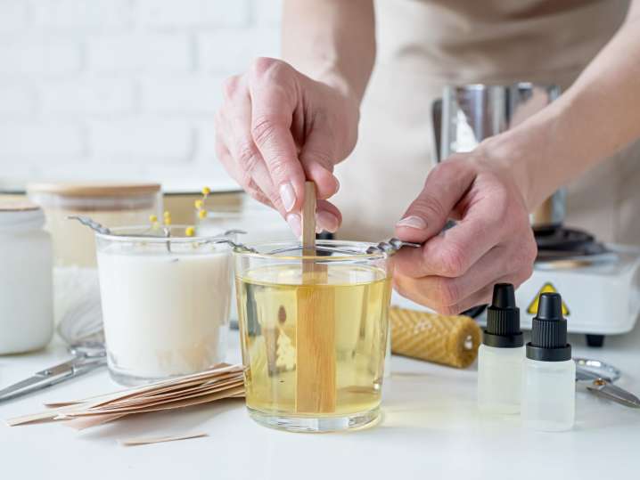 Houston - making candle Shot