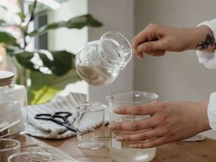 Philadelphia - pouring wax Shot