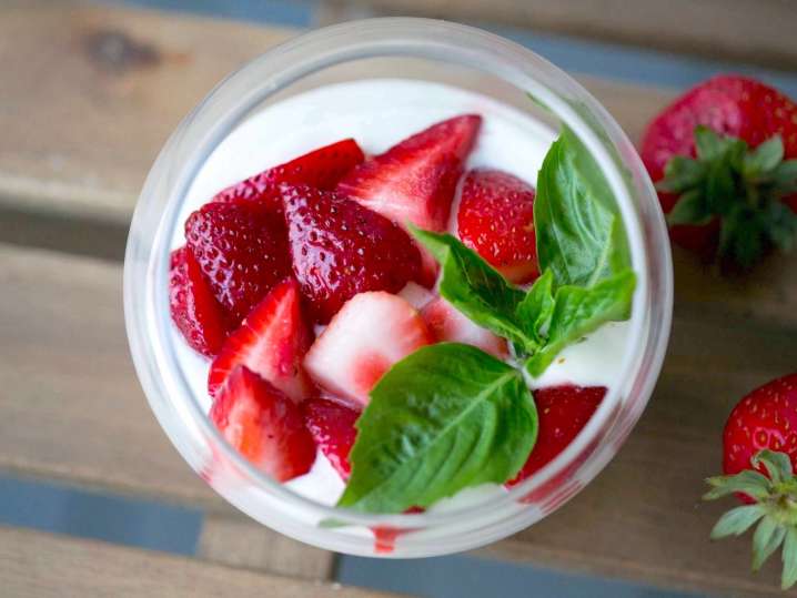 panna cotta with strawberries | Classpop Shot