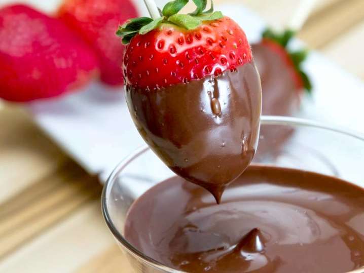 strawberries dipped in chocolate | Classpop Shot