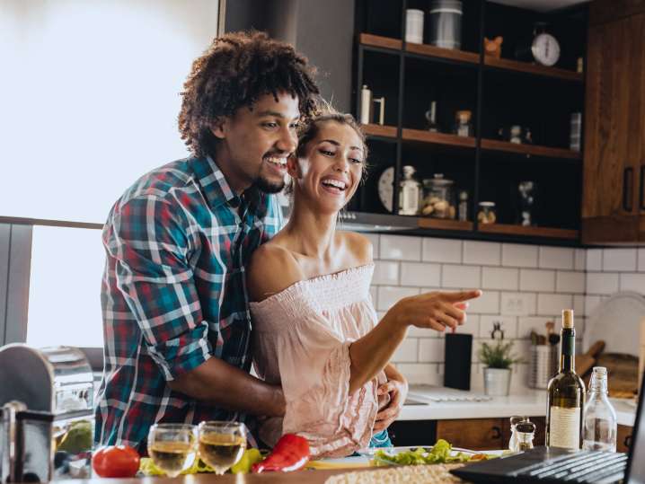 couple taking an online cooking class | Classpop Shot