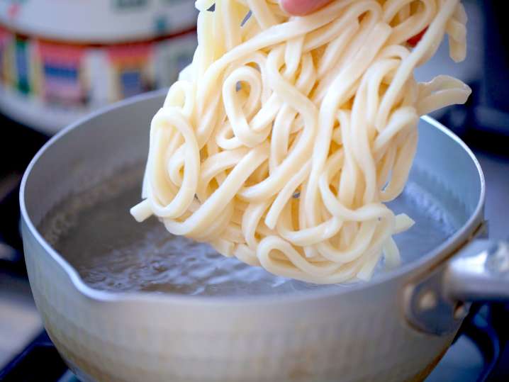 cooking udon noodles | Classpop Shot