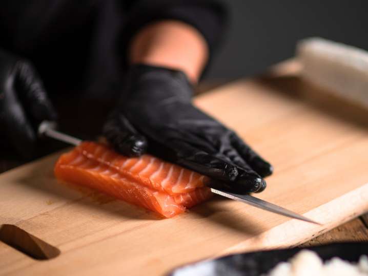 cutting salmon for sushi | Classpop Shot