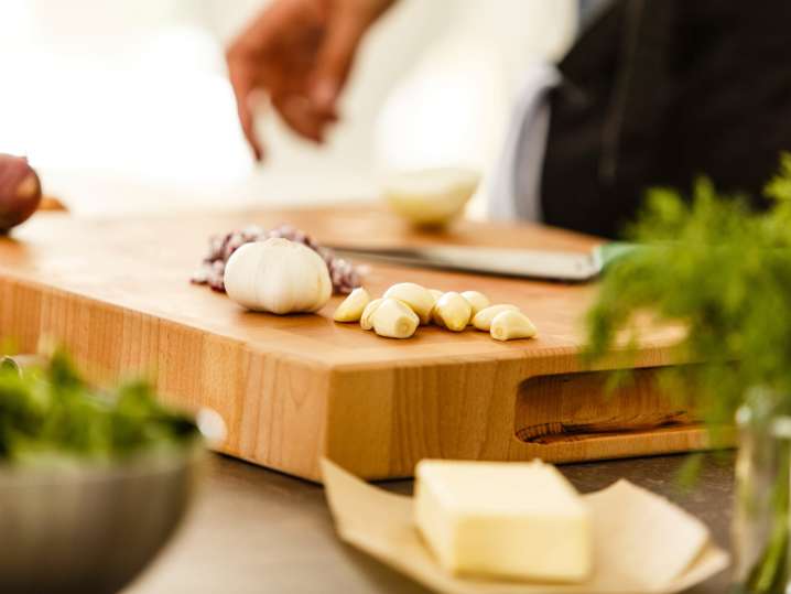 cutting garlic | Classpop Shot