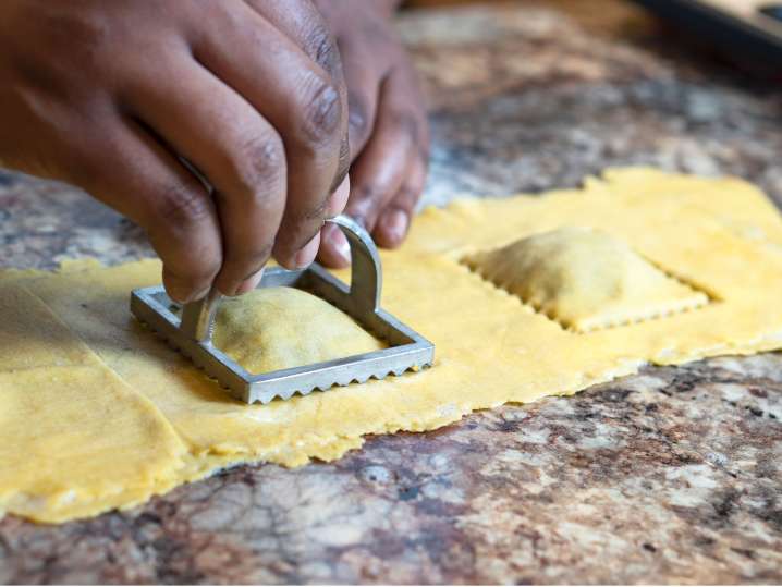 Cutting Ravioli (2) | Classpop Shot