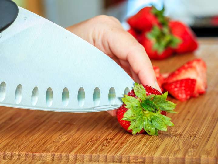 cutting strawberries | Classpop Shot