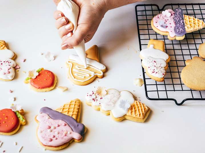 Decorating Vibrant Cookies | Classpop Shot