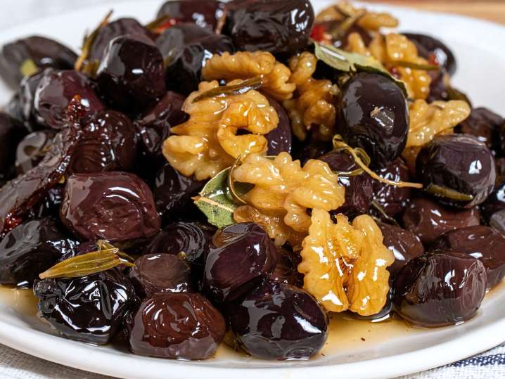 Olives marinated with walnuts | Classpop Shot