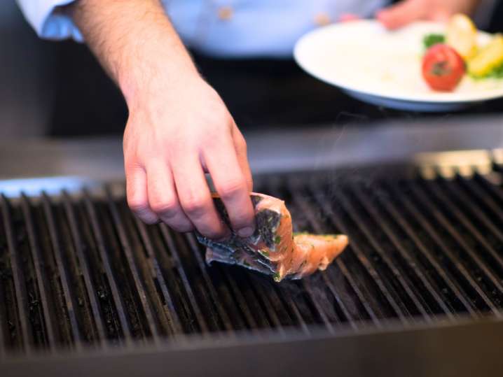 Grilling salmon | Classpop Shot