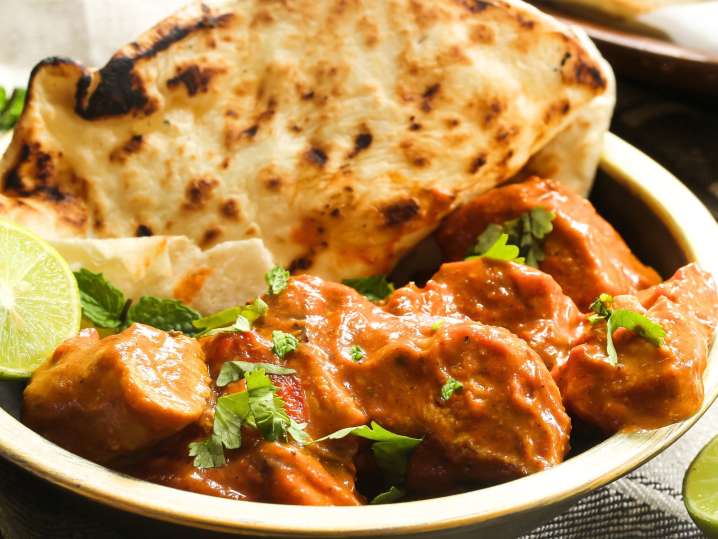 Butter chicken curry with naan | Classpop Shot