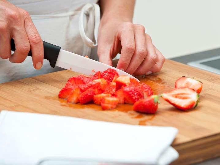 Cutting strawberries | Classpop Shot