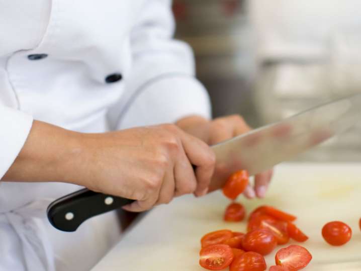 Cutting cherry tomatoes | Classpop Shot