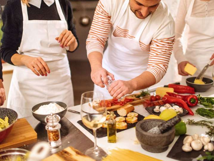 Bruschetta and pasta making | Classpop Shot