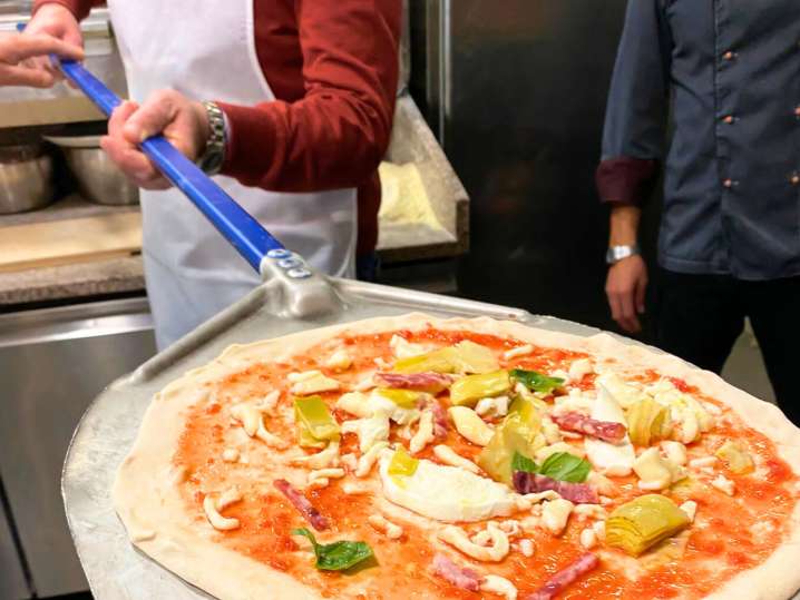 Kneading the pizza dough | Classpop Shot