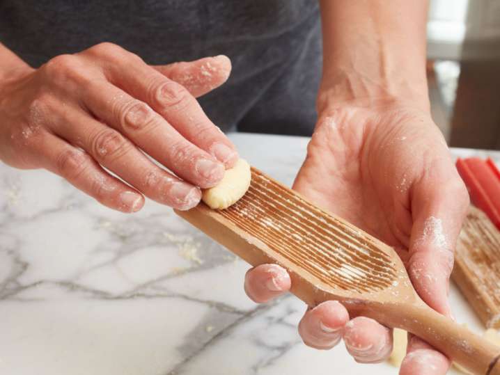 Shaping gnocchi traditional way by hand | Classpop Shot