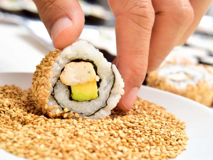 Making uramaki | Classpop Shot