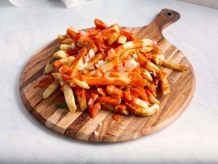 Garlic Sriracha Loaded Fries | Classpop Shot