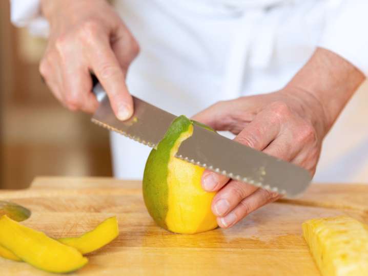 cutting mango | Classpop Shot
