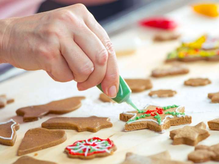 decorating cookies with icing | Classpop Shot