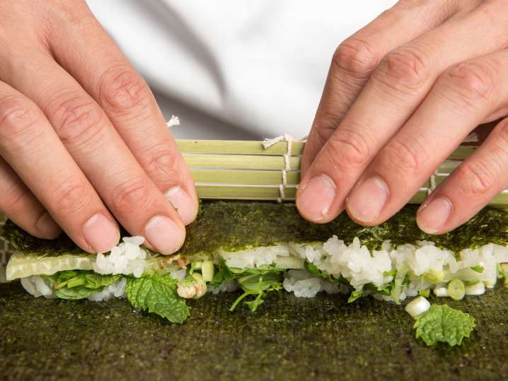 rolling vegetarian sushi | Classpop Shot