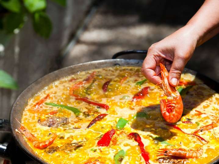 cooking seafood paella | Classpop Shot