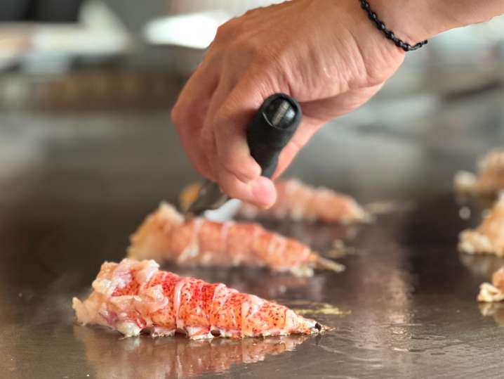 using Teppanyaki method to grill lobster tails | Classpop Shot
