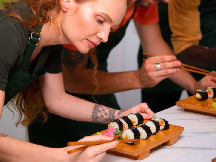plating sushi as a team | Classpop Shot