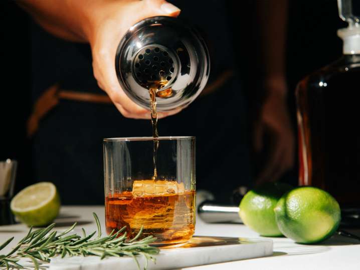 pouring whiskey for cocktail | Classpop Shot