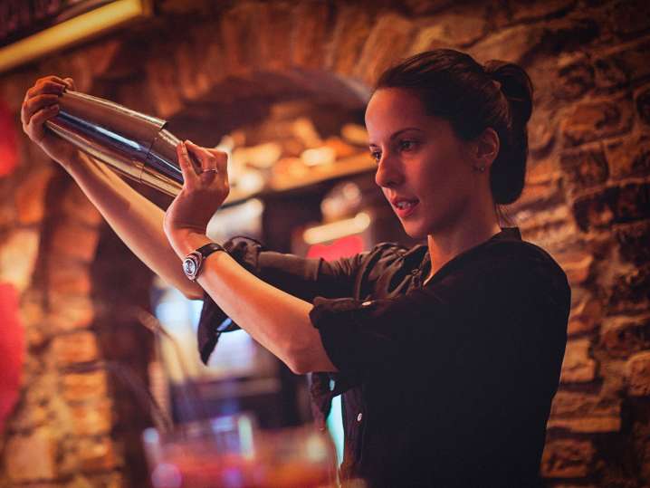 shaking cocktail | Classpop Shot