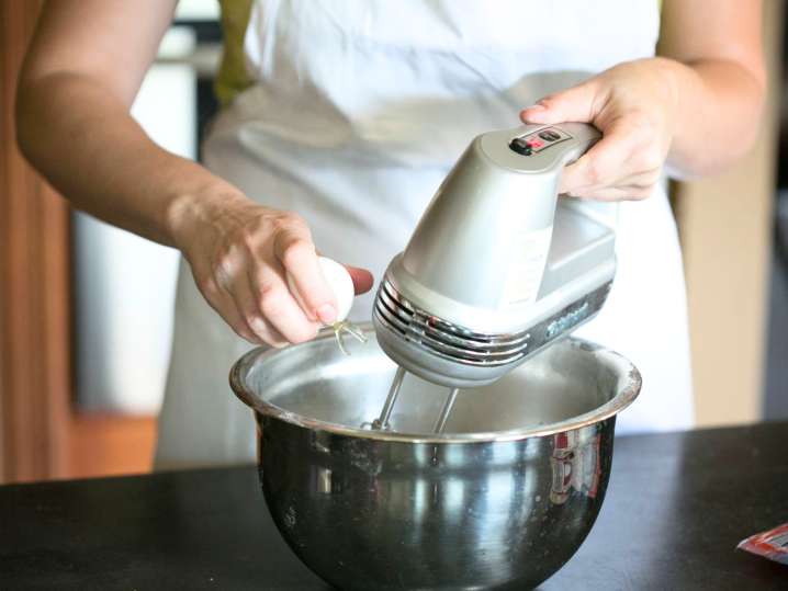 mixing batter | Classpop Shot