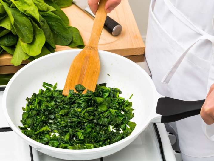 cooking spinach | Classpop Shot
