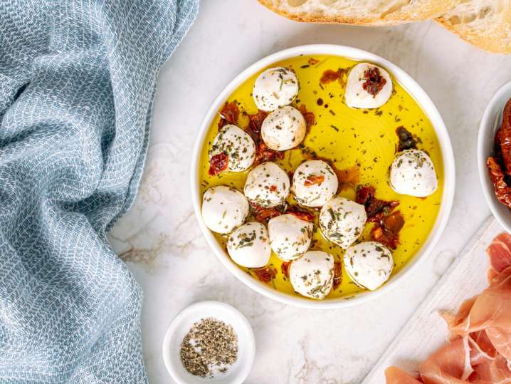 marinated chevre cheese balls | Classpop Shot