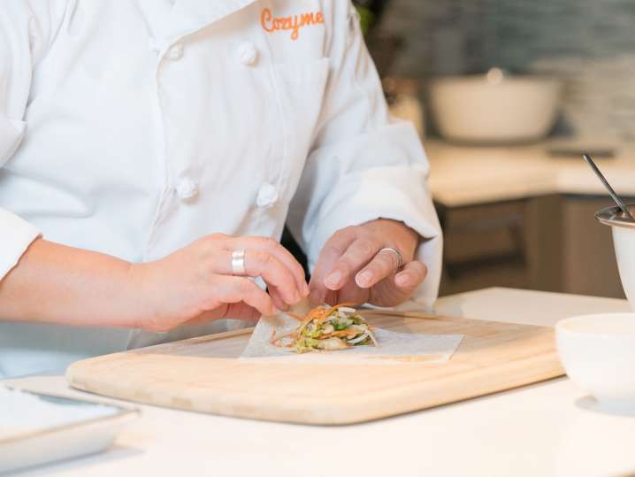 rolling spring rolls | Classpop Shot