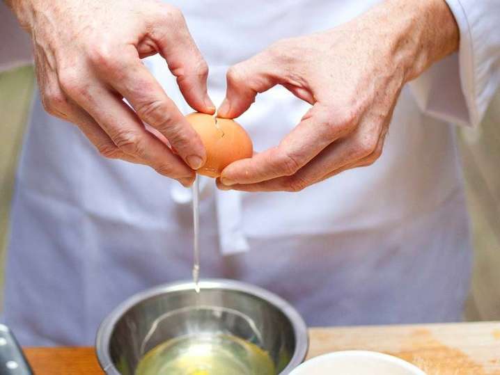 preparing egg cup | Classpop Shot