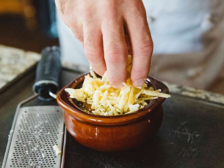 making onion soup | Classpop Shot