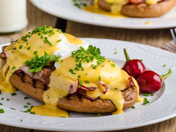 Chili Eggs Benedict | Classpop Shot