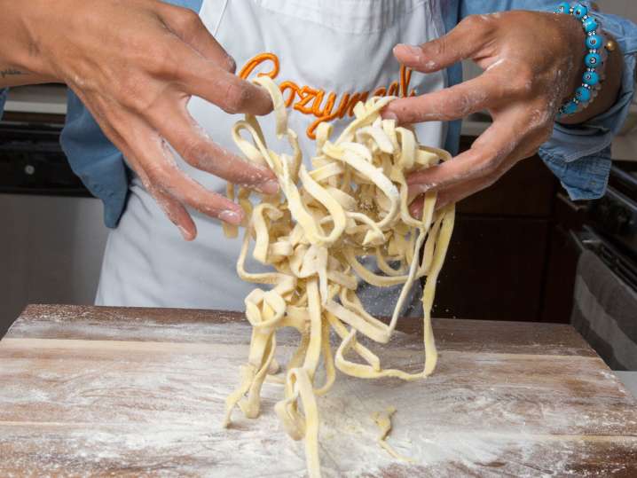 making fettuccine pasta | Classpop Shot