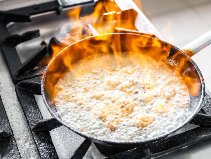 flambeeing sauce in a pan | Classpop Shot