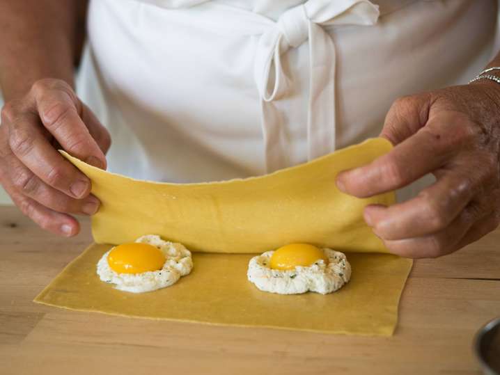 filling ravioli with egg yolks | Classpop Shot
