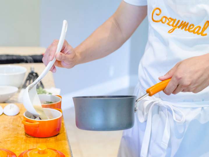 pouring miso soup | Classpop Shot