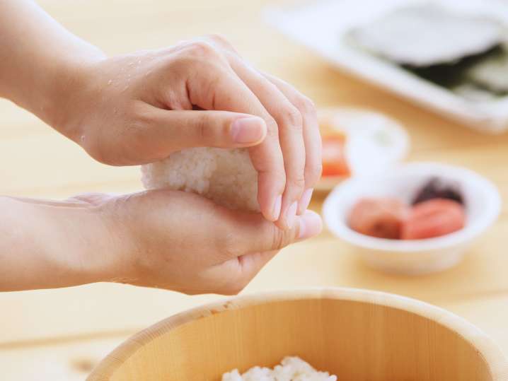 shaping nigiri sushi | Classpop Shot