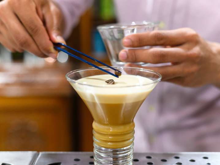 decorating an Irish coffee cocktail with coffee beans | Classpop Shot