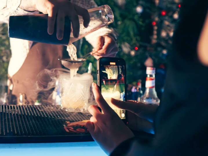 pouring Daiquiri mix into a shaker | Classpop Shot