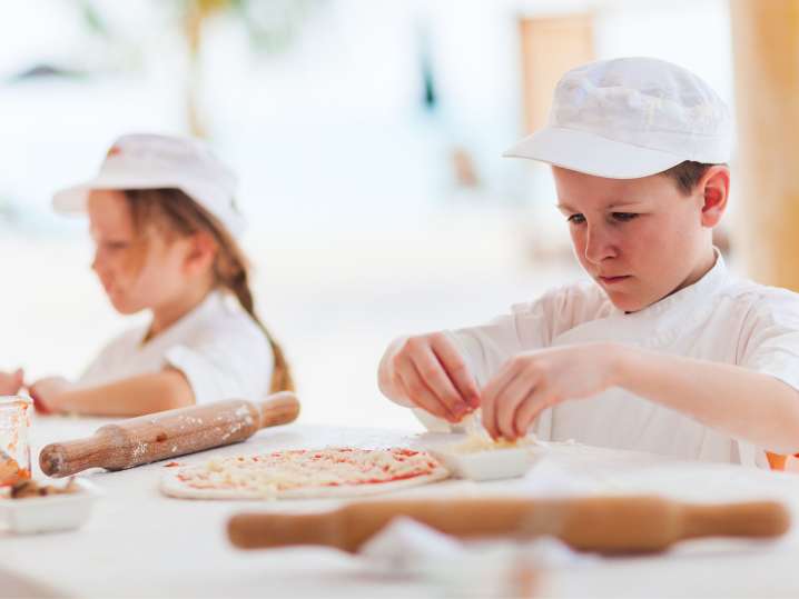 group of kids making pizza | Classpop Shot