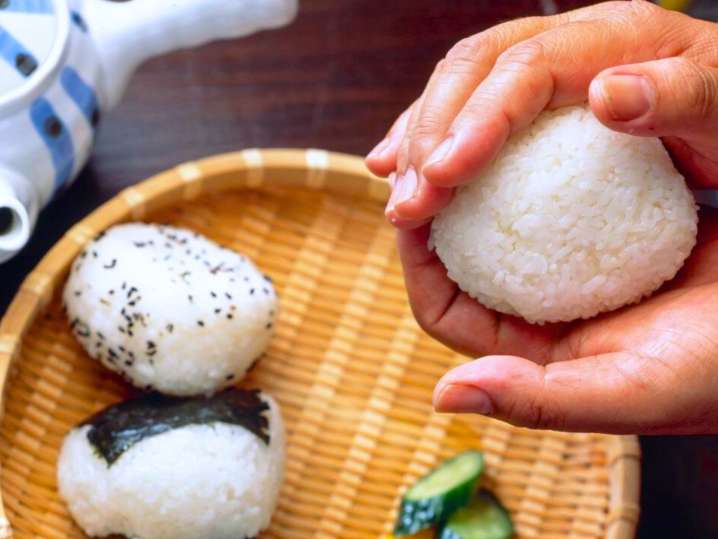 crafting onigiri balls | Classpop Shot
