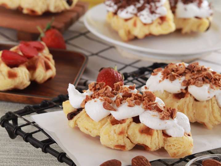 Freshly baked crowaffles on cooling trays | Classpop Shot