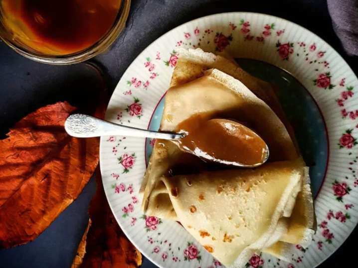 crepes with salted caramel | Classpop Shot