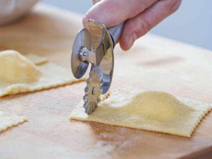 cutting ravioli pasta shapes | Classpop Shot